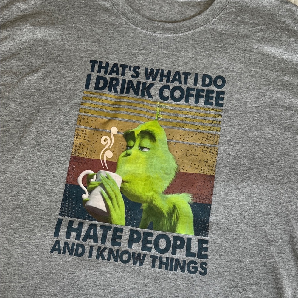Gray Graphic Tee with Grinch Design